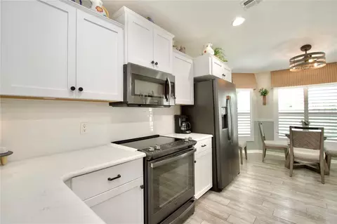 Kitchen - 1146 Dustan Pl, Trinity, FL 34655 photo 2 of 6