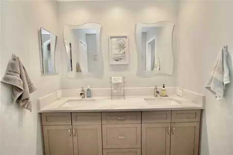 Bath - 1146 Dustan Pl, Trinity, FL 34655 photo 2 of 4