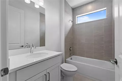 Bath - 5028 Lowland Ter, Parrish, FL 34219 photo 3 of 3