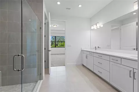 Bath - 5028 Lowland Ter, Parrish, FL 34219 photo 2 of 3