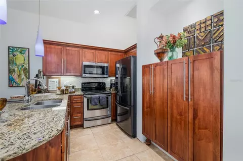 Kitchen - 10628 Pontofino Cir, Trinity, FL 34655 photo 7 of 9