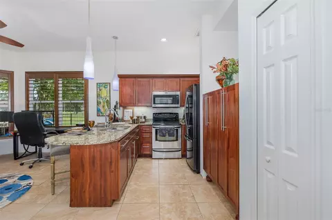 Kitchen - 10628 Pontofino Cir, Trinity, FL 34655 photo 6 of 9