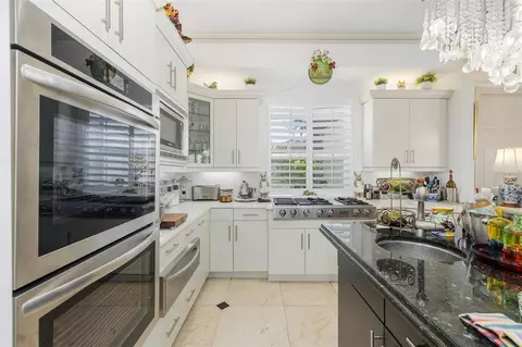 Kitchen - 10628 Pontofino Cir, Trinity, FL 34655 photo 3 of 9