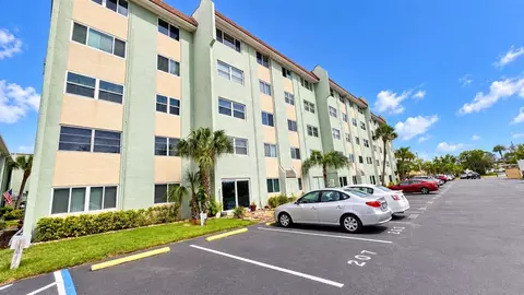 801 83rd Ave N #114, Saint Petersburg, FL 33702