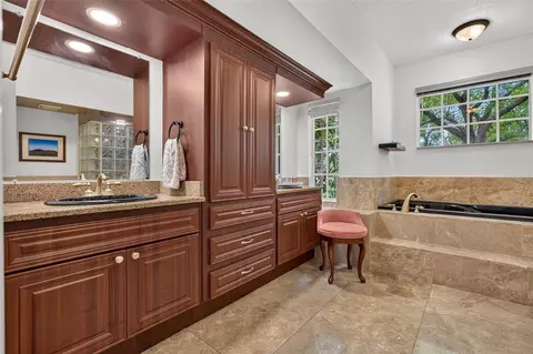 Bath - 4334 Dottie Ct, Spring Hill, FL 34607 photo 4 of 7