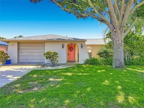 9116 Farmington Ln, Port Richey, FL 34668