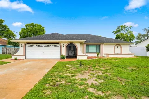 Exterior - 10308 Gifford Dr, Spring Hill, FL 34608 photo 2 of 9