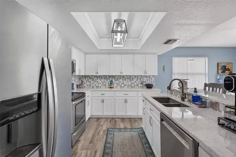 Kitchen - 7611 Mako Dr, Hudson, FL 34667 photo 4 of 5