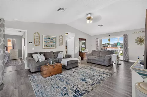 Living - 7611 Mako Dr, Hudson, FL 34667 photo 2 of 6