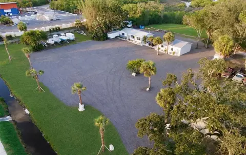 1322 N Pinellas Ave, Tarpon Springs, FL 34689