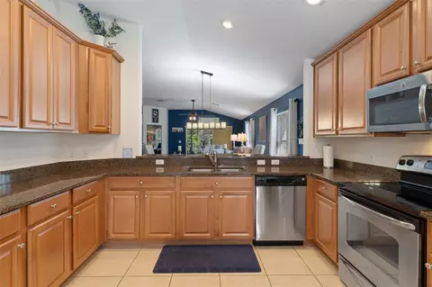 Kitchen - 18735 Rolling Hills Loop, Hudson, FL 34667 photo 3 of 4