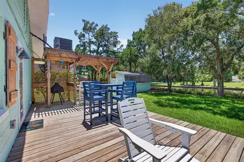 Exterior - 6086 Island Dr, Weeki Wachee, FL 34607 photo 9 of 21