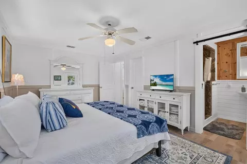 Bedroom - 6086 Island Dr, Weeki Wachee, FL 34607 photo 2 of 5