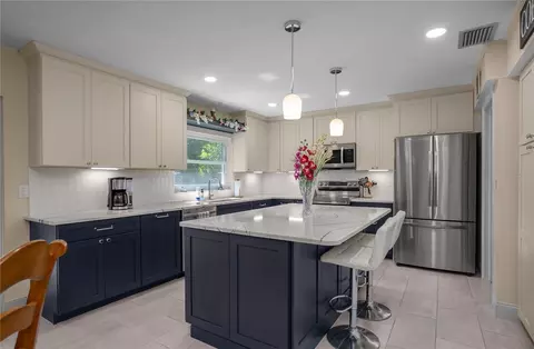 Kitchen - 3711 E Turquoise Dr, Hernando, FL 34442 photo 3 of 6