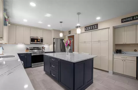 Kitchen - 3711 E Turquoise Dr, Hernando, FL 34442 photo 4 of 6