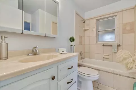 Bath - 1185 Macfarlane Ave, Spring Hill, FL 34608 photo 2 of 2