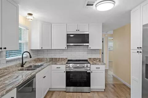 Kitchen - 2187 Dixie Garden Loop, Holiday, FL 34690 photo 3 of 6