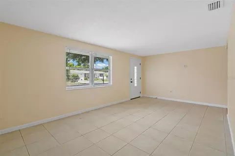 Living - 2187 Dixie Garden Loop, Holiday, FL 34690 photo 2 of 3