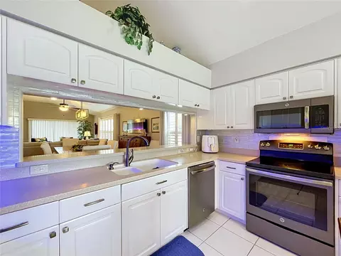 Kitchen - 1017 Sweet Jasmine Dr, Trinity, FL 34655 photo 5 of 6