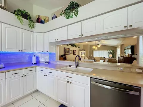 Kitchen - 1017 Sweet Jasmine Dr, Trinity, FL 34655 photo 4 of 6