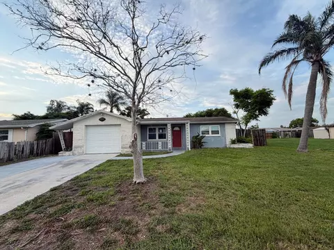 3221 Roxbury Dr, Holiday, FL 34691
