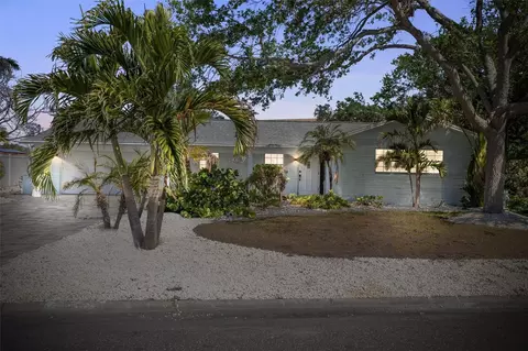 10001 S Yacht Club Dr, Treasure Island, FL 33706