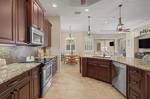 Kitchen - 1045 Maza Pl, Trinity, FL 34655 photo 3 of 4