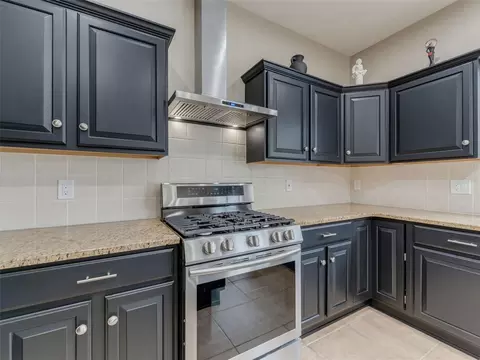 Kitchen - 1900 Cardamon Dr, Trinity, FL 34655 photo 6 of 10