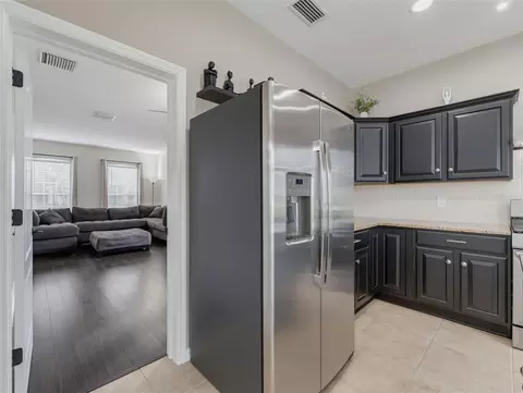 Kitchen - 1900 Cardamon Dr, Trinity, FL 34655 photo 9 of 10