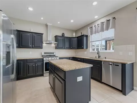 Kitchen - 1900 Cardamon Dr, Trinity, FL 34655 photo 10 of 10