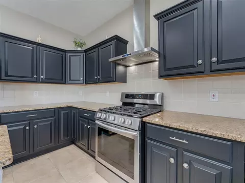 Kitchen - 1900 Cardamon Dr, Trinity, FL 34655 photo 5 of 10