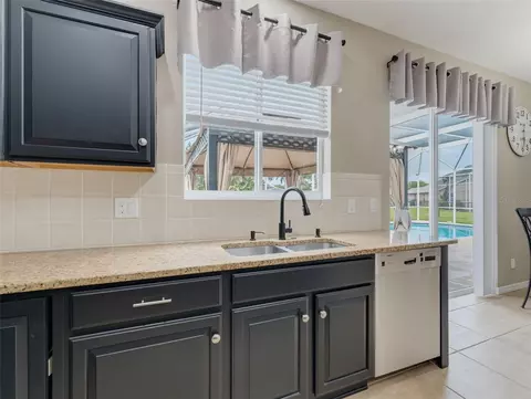 Kitchen - 1900 Cardamon Dr, Trinity, FL 34655 photo 7 of 10