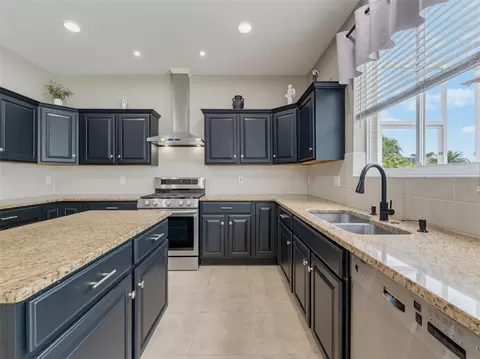Kitchen - 1900 Cardamon Dr, Trinity, FL 34655 photo 4 of 10
