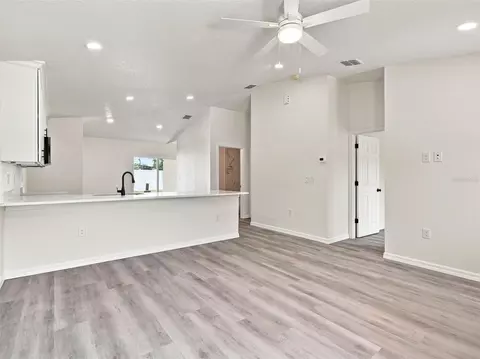 Living - 7209 Apache Trl, Spring Hill, FL 34606 photo 4 of 4