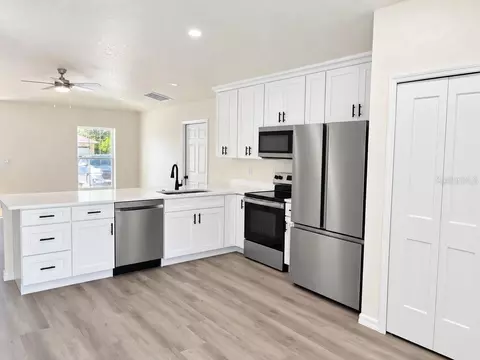 Kitchen - 7209 Apache Trl, Spring Hill, FL 34606 photo 2 of 5