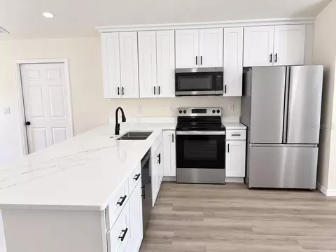 Kitchen - 7209 Apache Trl, Spring Hill, FL 34606 photo 4 of 5