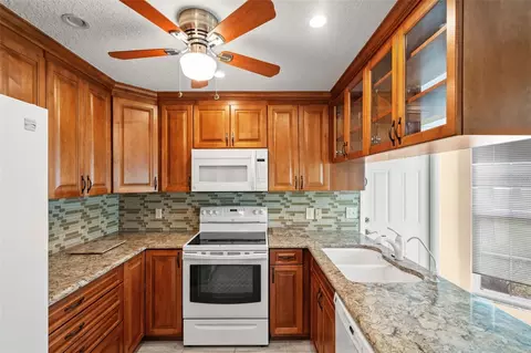 Kitchen - 6090 Elcona Ct, Spring Hill, FL 34606 photo 3 of 5