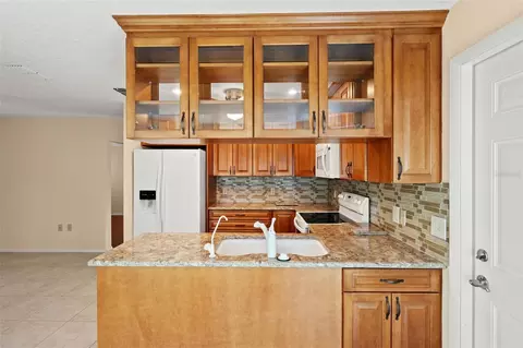 Kitchen - 6090 Elcona Ct, Spring Hill, FL 34606 photo 4 of 5