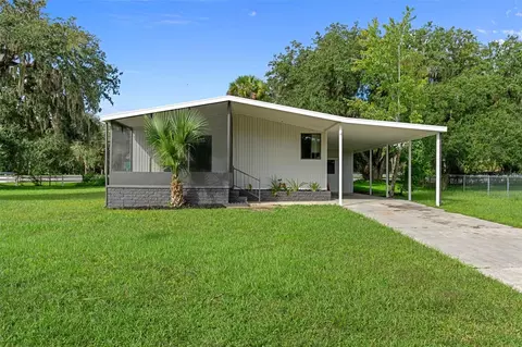 22 Canal Ct, Lake Panasoffkee, FL 33538