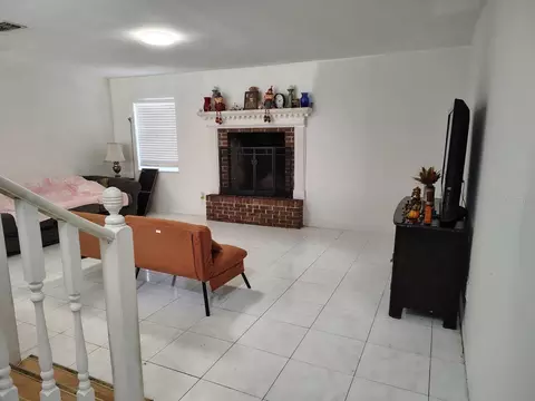 Living - 1208 S Taylor Rd, Seffner, FL 33584 photo 1 of 4