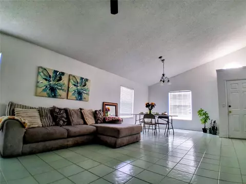 Living - 1208 S Taylor Rd, Seffner, FL 33584 photo 2 of 4