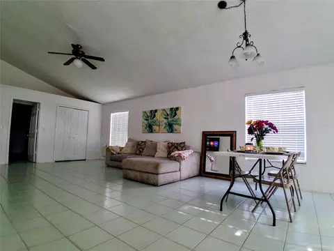 Living - 1208 S Taylor Rd, Seffner, FL 33584 photo 4 of 4