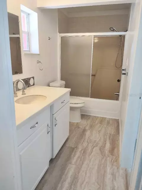 Bath - 1208 S Taylor Rd, Seffner, FL 33584 photo 1 of 4
