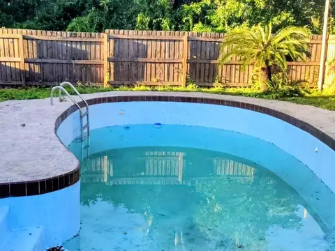 Exterior - 1208 S Taylor Rd, Seffner, FL 33584 photo 2 of 13