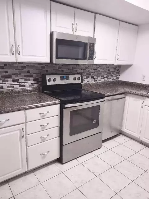 Kitchen - 1208 S Taylor Rd, Seffner, FL 33584 photo 1 of 5