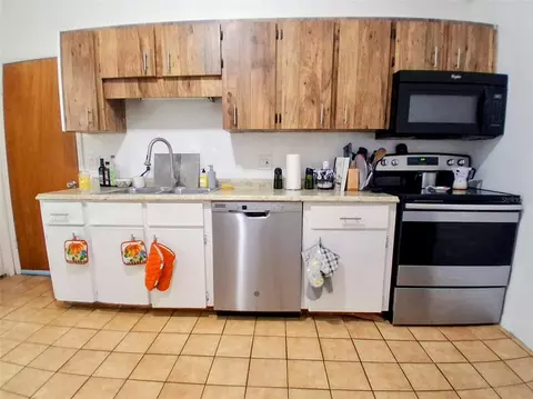 Kitchen - 1208 S Taylor Rd, Seffner, FL 33584 photo 3 of 5