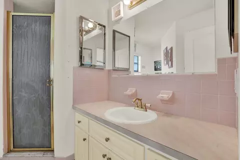 Bath - 14260 Spring Hill Dr, Spring Hill, FL 34609 photo 1 of 2