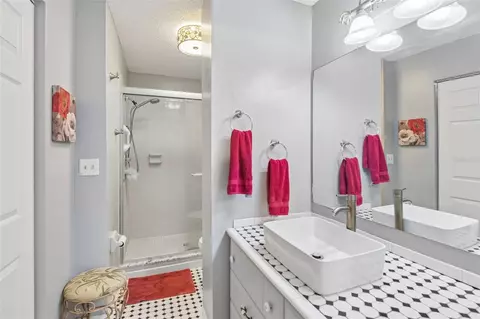 Bath - 6413 River Lodge Ln, Weeki Wachee, FL 34607 photo 2 of 3