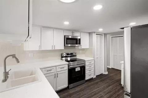 Kitchen - 5138 Mentmore Ave, Spring Hill, FL 34606 photo 4 of 4