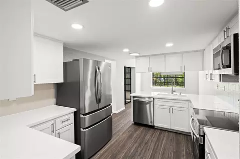 Kitchen - 5138 Mentmore Ave, Spring Hill, FL 34606 photo 2 of 4